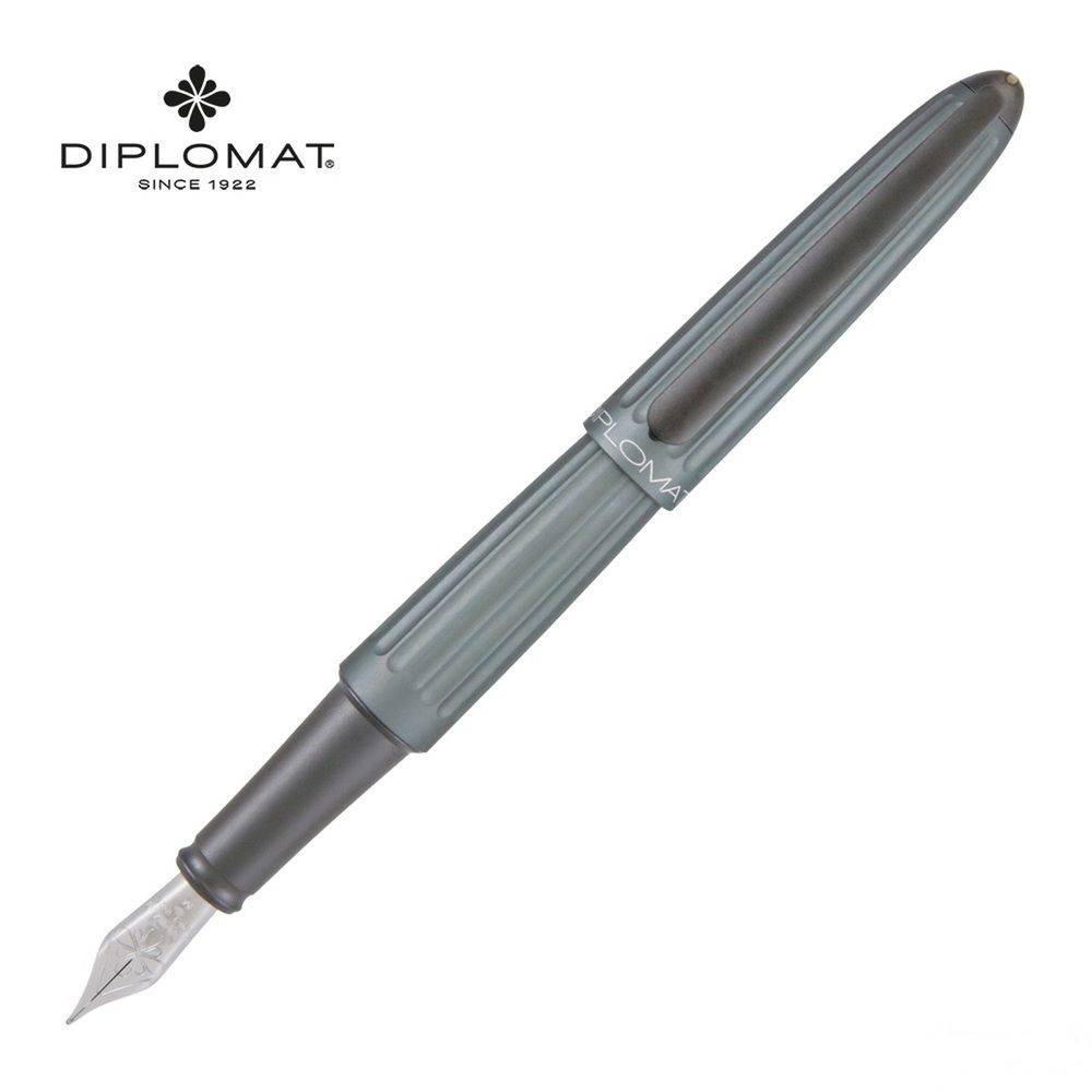 Stilou Diplomat Aero, cu penita M, aurita 14kt. - grey_1